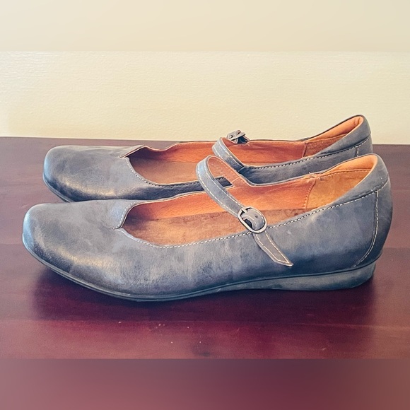 Taos Z3766* Woman's Blue Metallic Mary Jane Walking Shoes Size 8-8.5 US / 39 - Picture 3 of 14